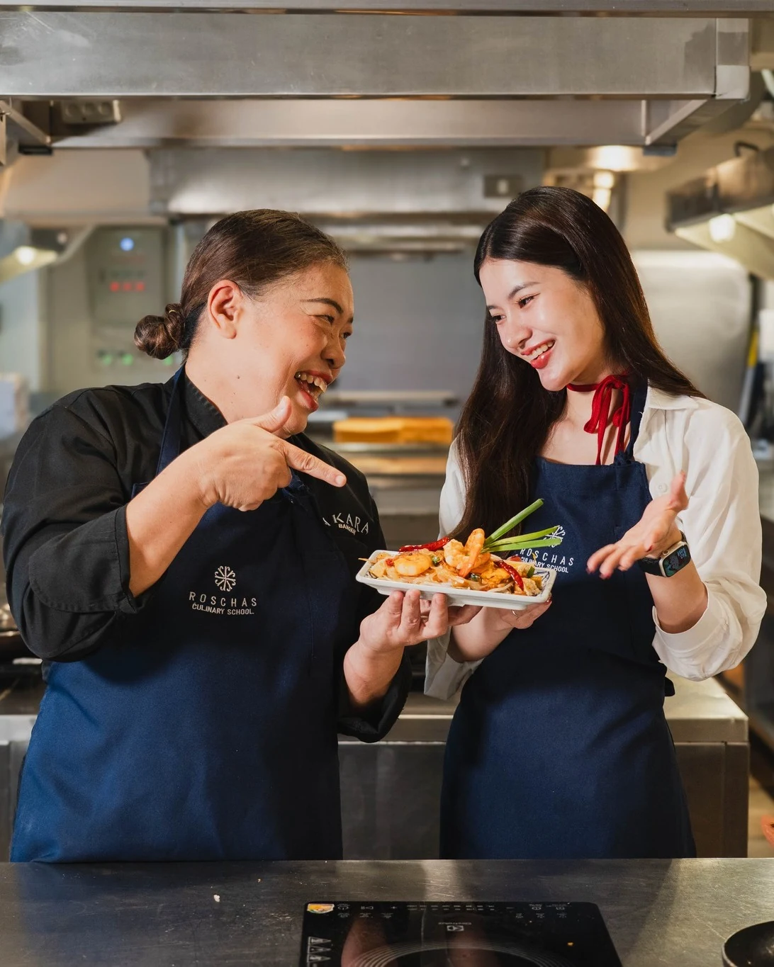 Chef and guest enjoying a cooking class at Roschas Culinary School